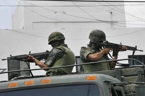 Elementos del Ejército durante un operativo. Foto Víctor Camacho / archivo 