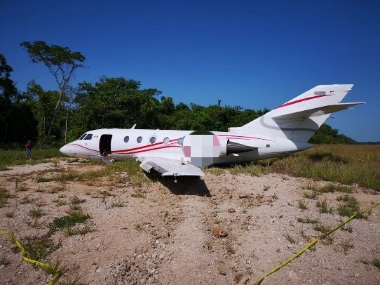 El pasado mes de agosto aeronave, tripulada por los dos procesados, aterrizó en el Aeropuerto de Palenque, Chiapas, en la que se localizaron mil 207 kilogramos de cocaína. Foto cortesía de FGR 