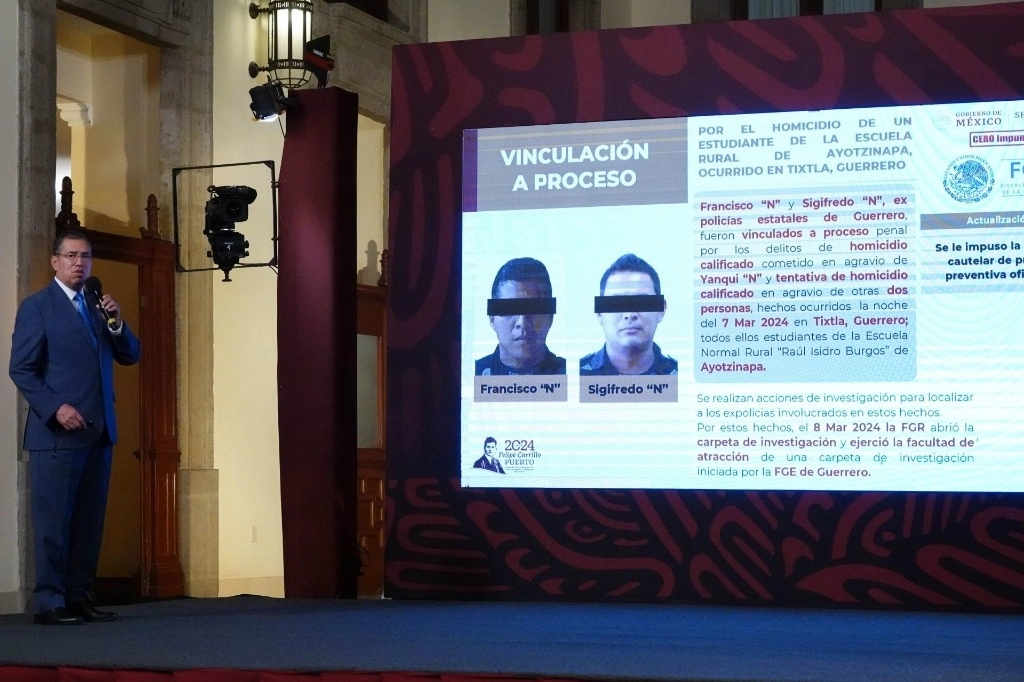 El subsecretario de Seguridad Pública, Luis Rodríguez Bucio, expone el caso del normalista asesinado por parte de policías municipales, el 2 de abril de 2024. Foto Cuartoscuro 