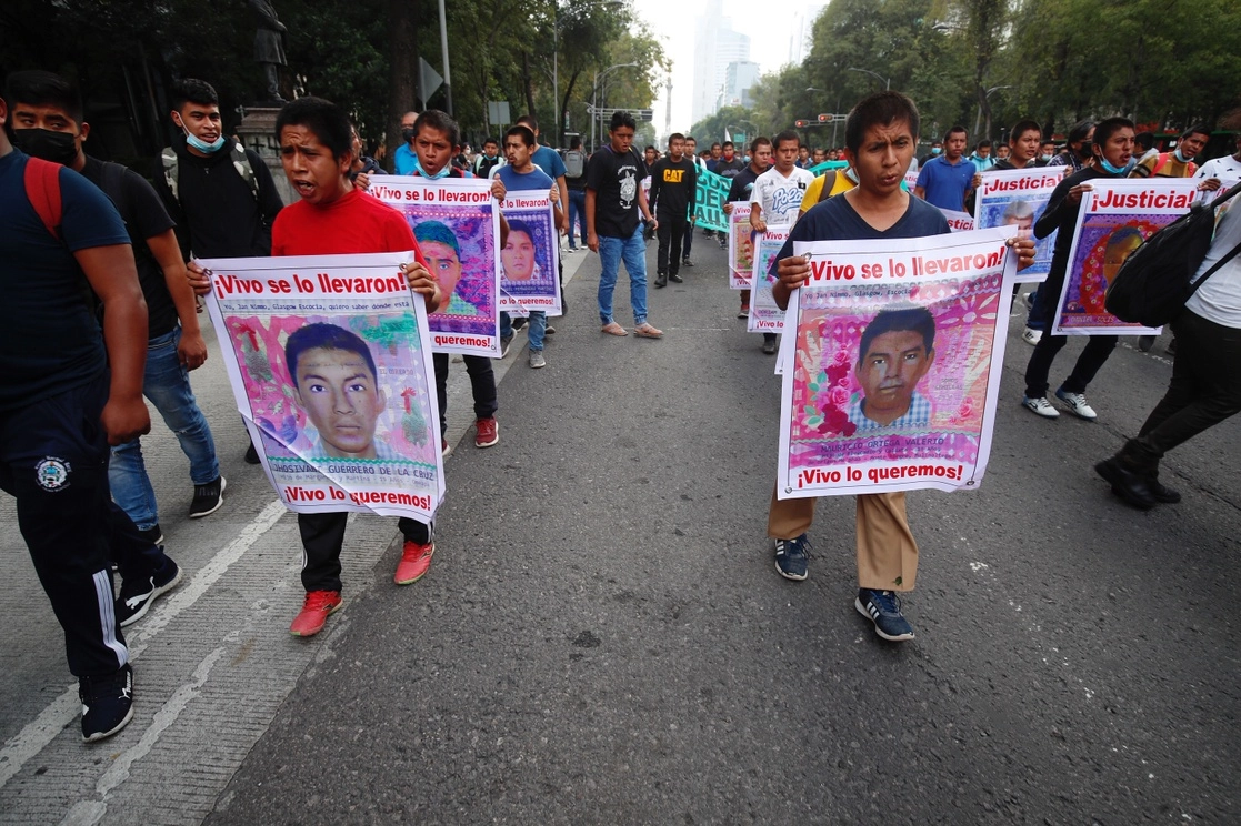 Protesta por el séptimo aniversario de la desaparición de los normalistas de Ayotzinapa. Foto Cristina Rodríguez