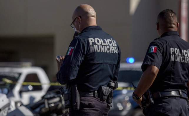 Policías de Tijuana durante un operativo. Foto Cuartoscuro / Archivo