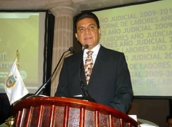 Según los datos recabados en la carpeta de investigación, señaló la Fiscalía estatal, Luis Gerardo N., en compañía de otro individuo, habrían disparado contra la víctima en las inmediaciones del Palacio de Justicia. Foto Difundida en redes sociales