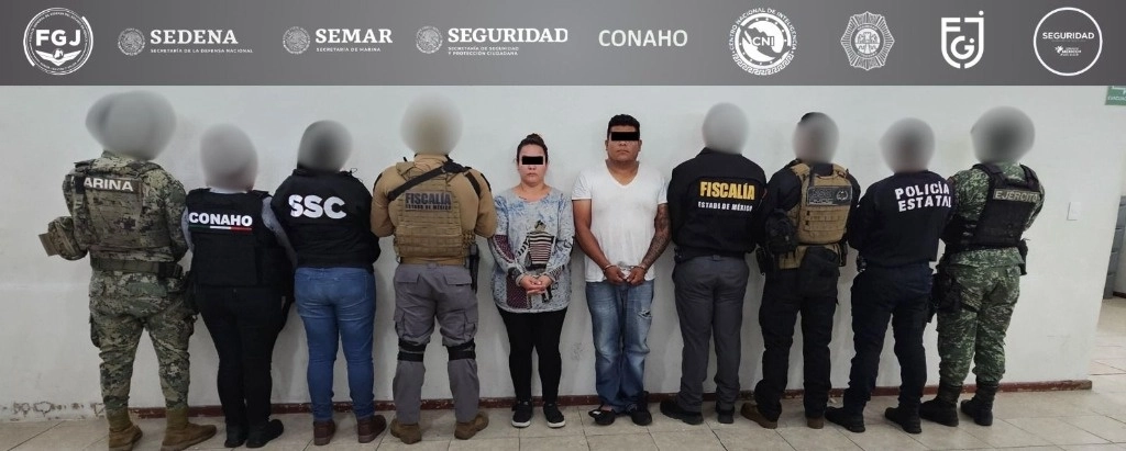 Momento de la presentación a medios de los dos detenidos. Foto FGJEM