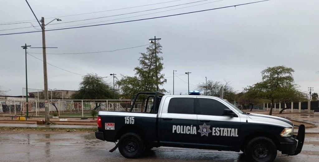 De acuerdo con la información difundida por la Fiscalía General de la República (FGR), Gilberto "M" fue detenido en días pasados durante una diligencia de cateo en Nogales, Sonora, y las autoridades aseguraron tres armas de fuego, 181 cartuchos útiles y seis cargadores de uso exclusivo, así como 182 gramos de fentanilo. Foto @SonoraSeguridad