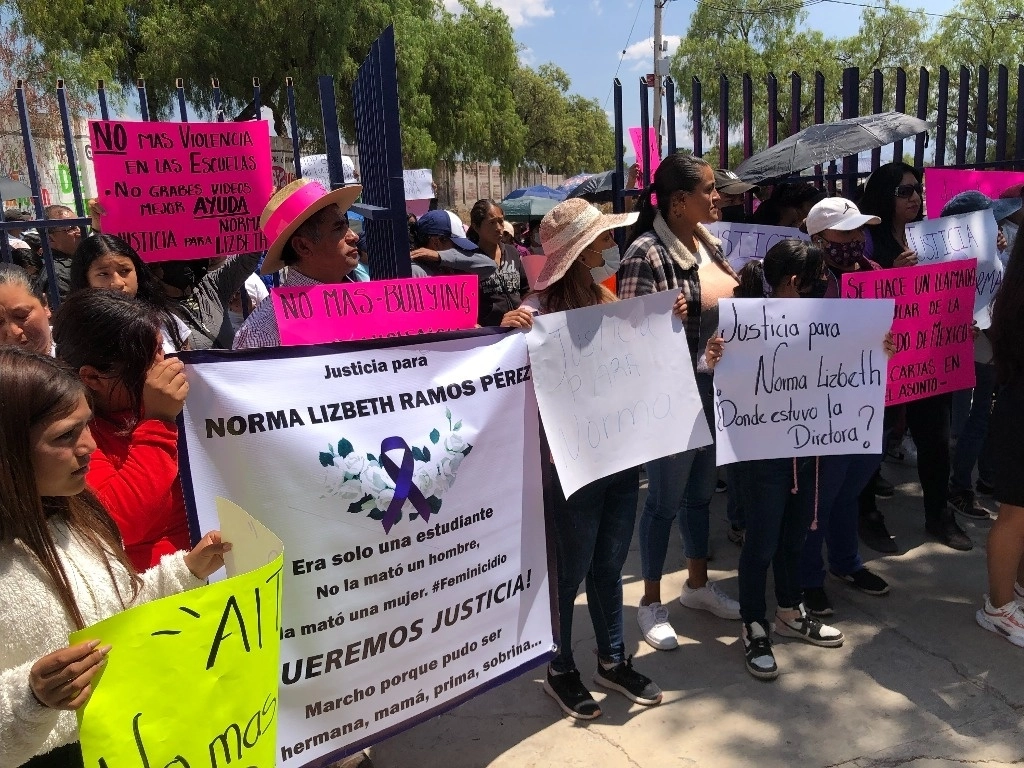 El asesinato a golpes de la menor Norma Lizbeth afuera de la Secundaria 518 de Teotihuacán generó indignación. Foto Javier Salinas 