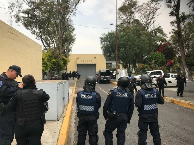 Elementos de la SSC durante un operativo en el Reclusorio Preventivo Varonil Oriente. Foto Alfredo Domínguez /Archivo