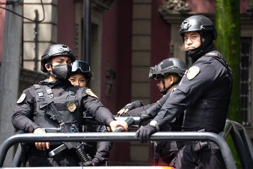 Elementos de la SSC realizan un operativo de seguridad en la Ciudad de México. Foto Pablo Ramos /Archivo