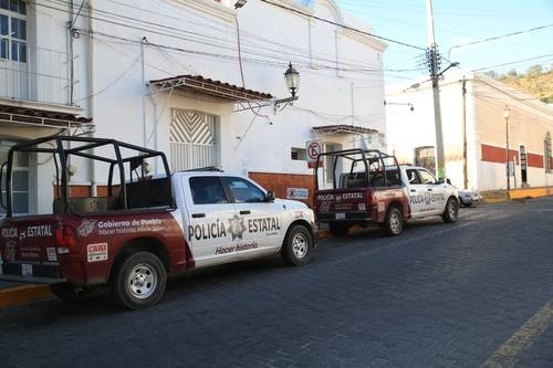 Policías estatales patrullan la cabecera municipal de Tecama-chalco. Foto Es Imagen/ Archivo
