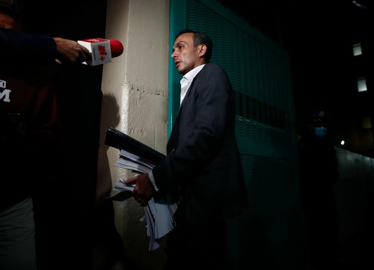 Rodrigo Ugalde, abogado del fiscal de Morelos, al salir de la audiencia. Foto Víctor Camacho/ La Jornada