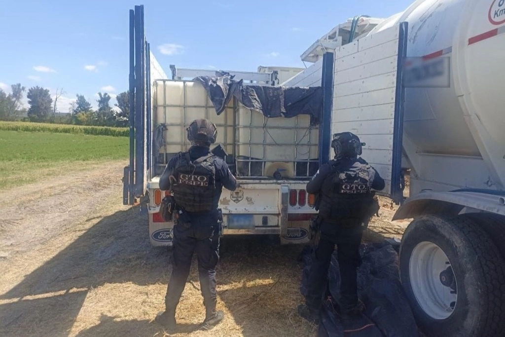 En el operativo implementado en la colonia Ciudad Industrial, del municipio de León, fueron arrestados dos hombres. Foto @FSPE_Gto
