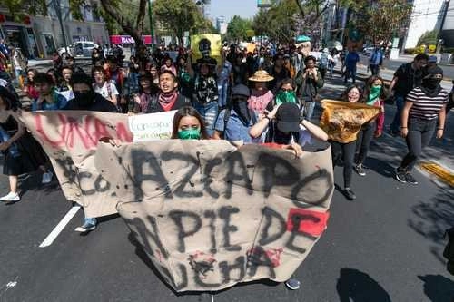 Con una marcha a la Torre de Rectoría y cuatro facultades, tres prepas y dos CCH en paro, comenzó la semana en la UNAM. Foto Pablo Ramos
