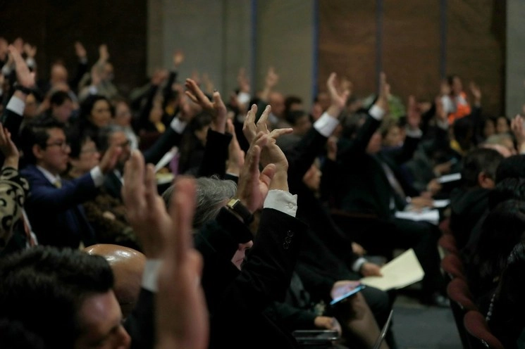 Votación durante el Consejo Universitario de esta tarde. Foto: Cristina Rodríguez