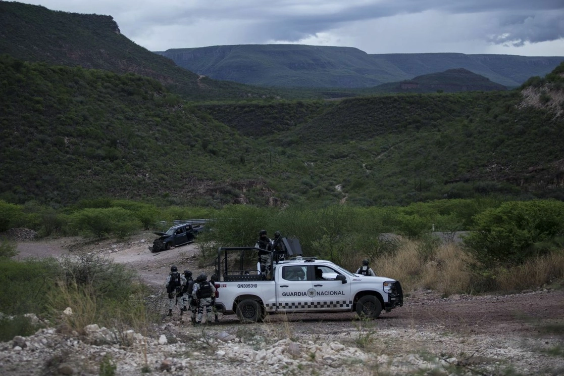 Elemento de la GN y la Sedena resguardan el municipio de Valparaíso, Zacatecas, ante la violencia registrada entre grupos criminales. Foto Cuartoscuro / Archivo