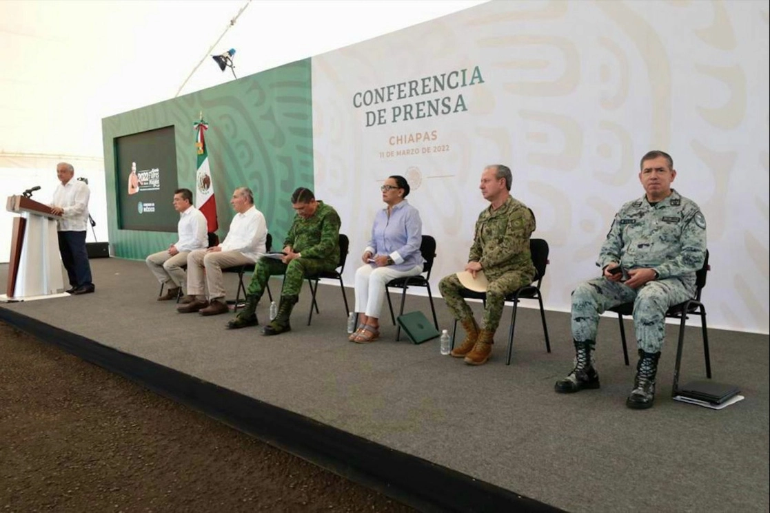 Tras dar su pésame por el asesinato de César Arturo Valencia, alcalde de Aguililla, Michoacán, el presidente Andrés Manuel López Obrador subrayó que la violencia se concentra en “cinco o seis entidades” donde ocurre la mitad de los homicidios dolosos. Foto cortesía Presidencia