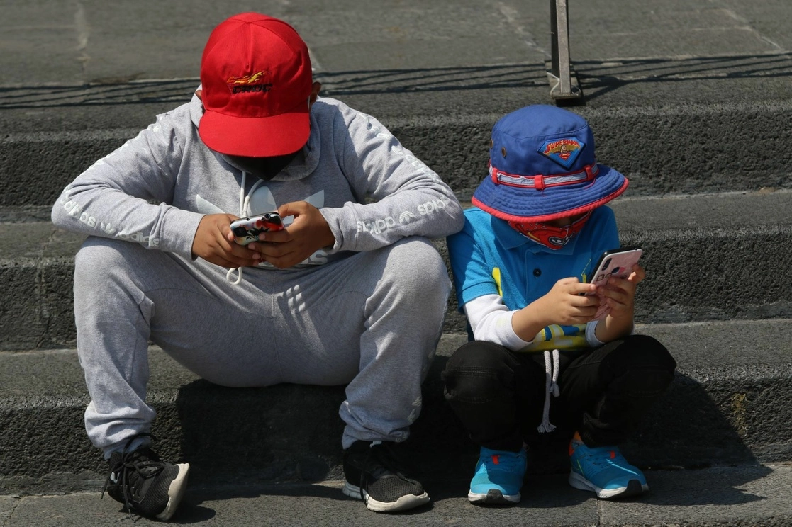 La redes sociales son un espacio de riesgo para enganchar a menores para se explotación. Foto Cuartoscuro