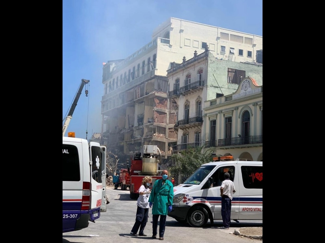 El Hotel Saratoga, tras la explosión registrada en La Habana, Cuba, el 6 de mayo de 2022. Foto Afp