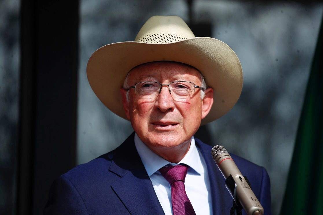 El embajador de Estados Unidos en México, Ken Salazar, durante una conferencia de prensa en octubre pasado. Foto Cristina Rodríguez 