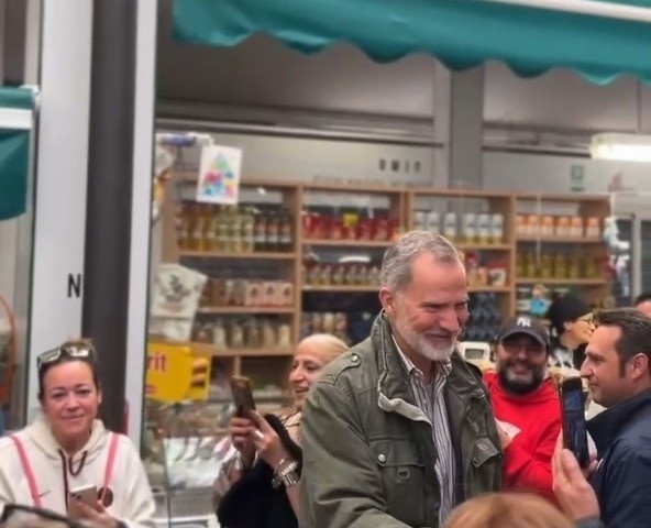 Könige von Spanien Besuch bei Opfern in Valencia; “Privatcharakter”