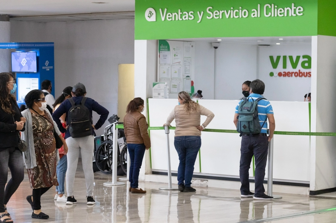 Estand de Viva Aerobus en el Aeropuerto Internacional de la Ciudad de México. Foto Pablo Ramos