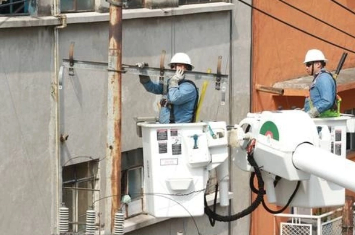 Trabajadores de la CFE en la Ciudad de México. 