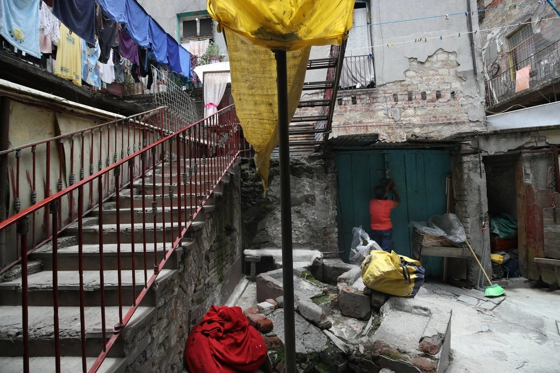 Con vecindades en ruinas, los moradores ven con buenos ojos el rescate de este emblemático barrio. Foto Yazmín Ortega Cortés