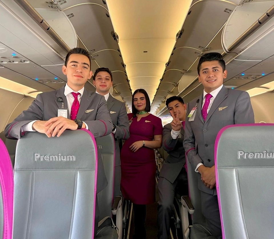 Tripulación de un avión de la empresa. Foto Volaris