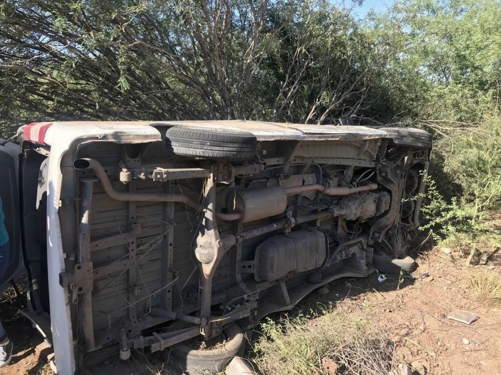 Seis jornaleros agrícolas resultaron lesionados y trasladados a hospitales de los Mochis y Guasave, luego de que el camión en el que viajaban volcara en la carretera Internacional México 15, a la altura de la sindicatura de Adolfo Ruiz Cortines. Foto Cuartoscuro / Archivo

