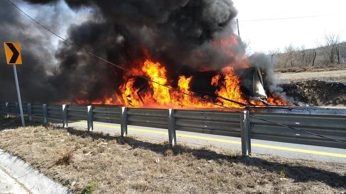 En el lugar, trabajan elementos de Bomberos, Protección Civil y la Cruz Roja, el 15 de marzo de 2021. Foto cortesía Protección Civil estatal
