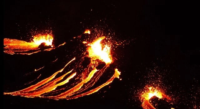 Desde hace 781 años no se registraba una erupción en la península de Reykjanes, al suroeste de Islandia. Foto Afp