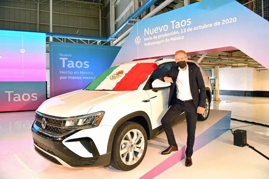 En los últimos 10 años, el fabricante automotriz alemán ha invertido más de 7,400 millones de dólares en México, de los cuales más de 400 millones se destinaron para la producción del nuevo Volkswagen Taos 2022.
Foto. Cortesía Volkswagen de México.
