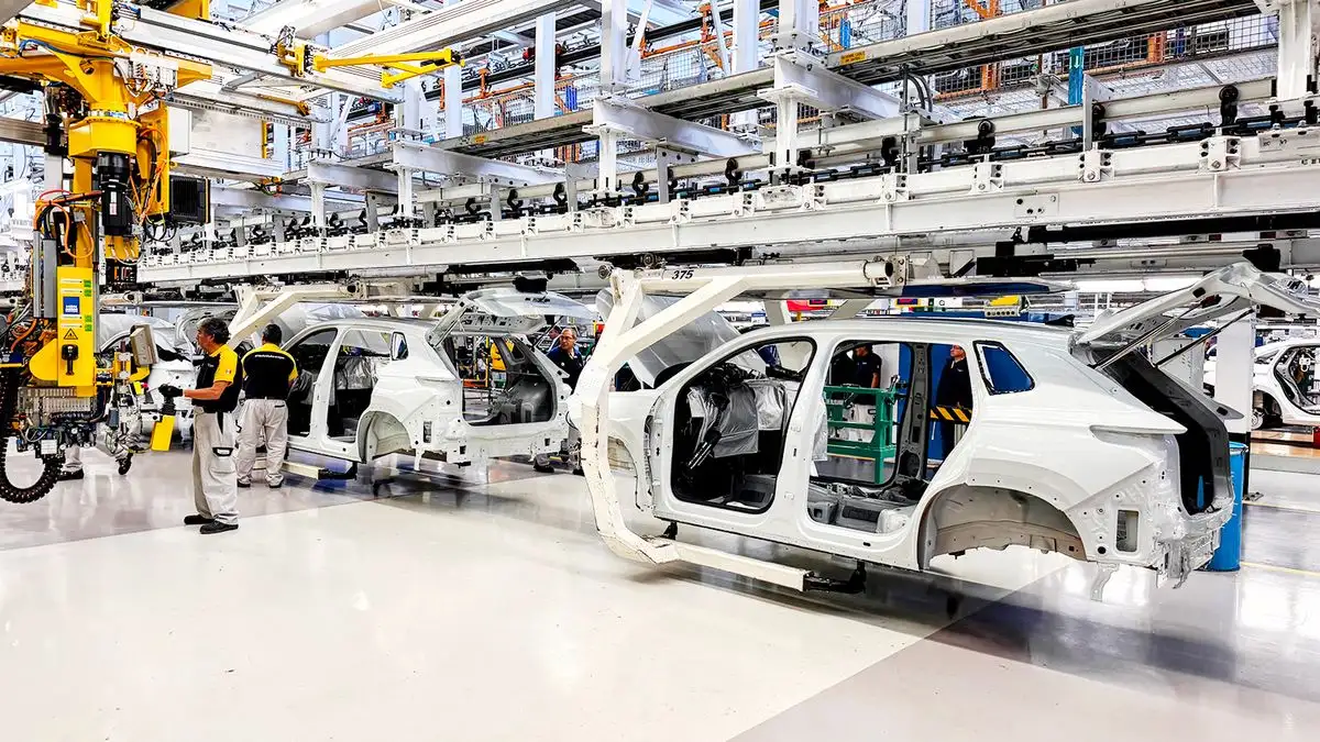 Con la implementación de procesos de digitalización en sus líneas de manufactura, las plantas de Volkswagen disminuyeron el consumo de energía en un 22 por ciento en cada unidad producida. Foto 
