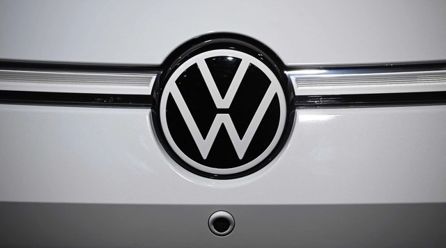 Logotipo de la marca alemana de automóviles Volkswagen. Foto Afp