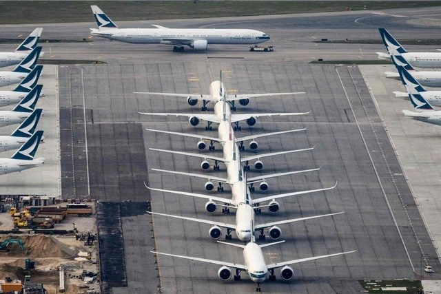 En el aeropuerto internacional Chek Lap Kok, de Hong Kong. Foto Afp / Archivo