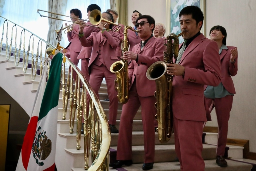 En la sede diplomática nipona, interpretaron dos piezas breves. Foto Roberto García Ortiz