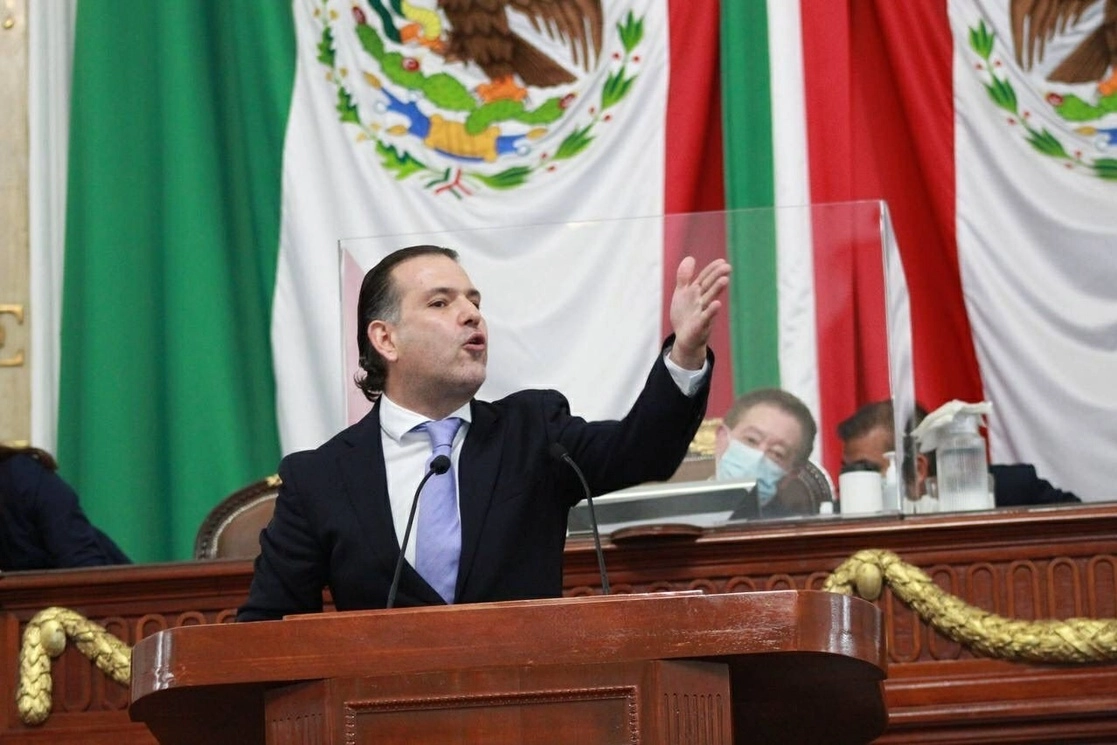 El coordinador de la bancada del PAN en el Congreso de la Ciudad de México, Christian von Roehrich de la Isla, reconoció que es propietario de un departamento de los 42 inmuebles que están siendo investigados por la FGJ. Foto tomada del sitio de https://www.facebook.com/christian.vonroehrich.5 / Archivo
