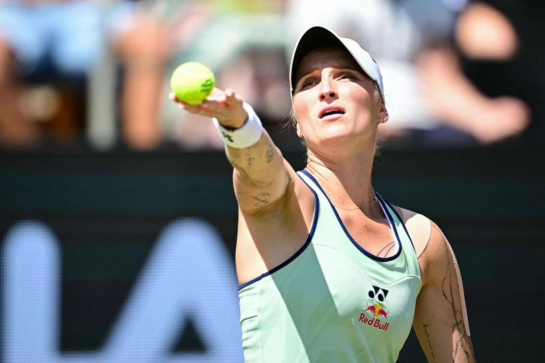 La checa Marketa Vondrousova sorprendió al eliminar del Abierto de Berlín a Aryna Sabalenka, número 1 del mundo, el 21 de junio de 2025. Foto 