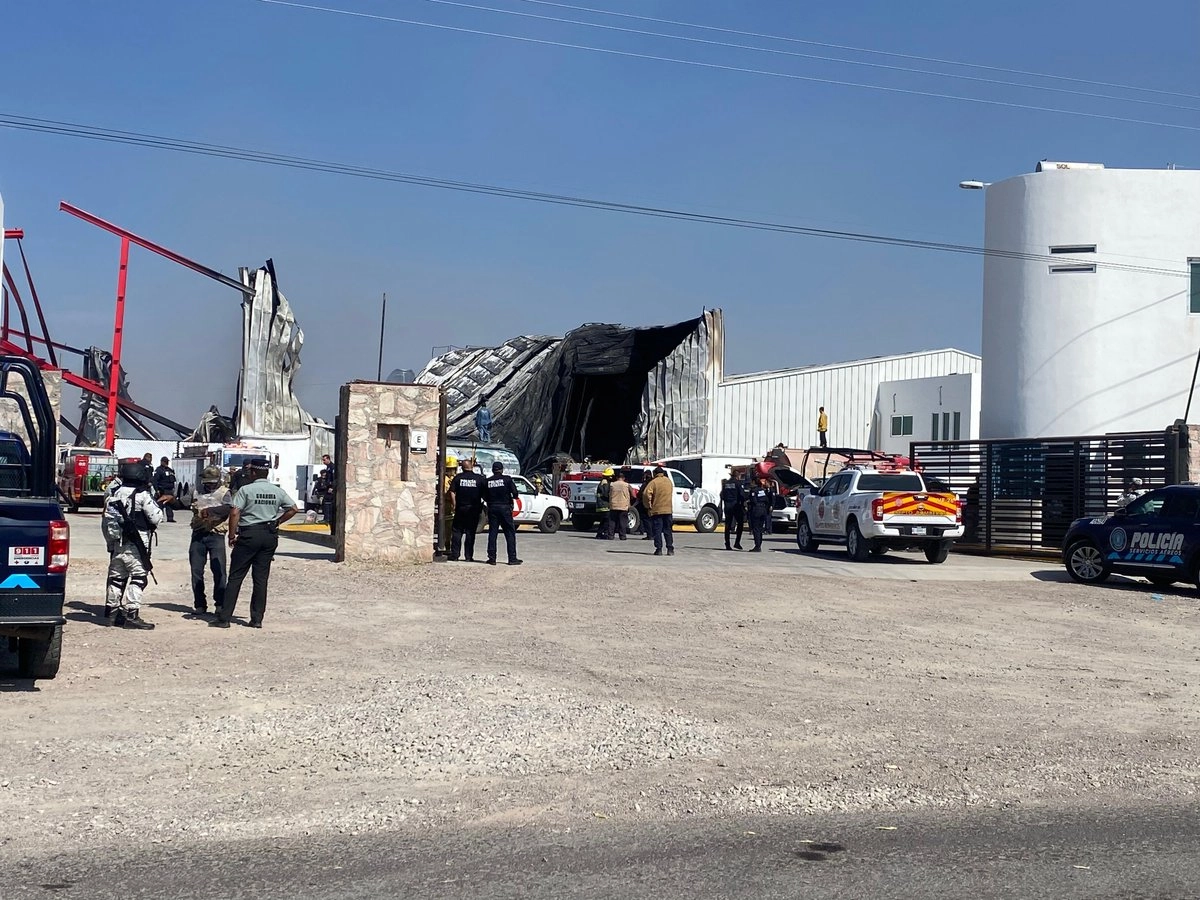 Perspectiva de la fabrica de alimentos siniestrada. Foto 
