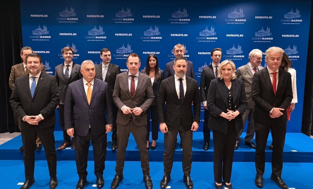 Al encuentro en Madrid acudieron representantes de la coalición europea Patriotas, integrado por las formaciones que lideran políticos como la francesa Marine Le Pen, el húngaro Viktor Orbán y el italiano Matteo Salvini. Foto tomada de X @MLP_officiel.