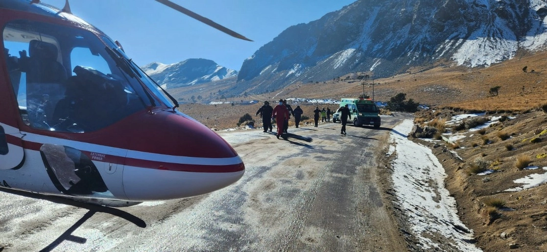 Dos personas fueron trasladadas vía aérea a nosocomios de Toluca para su atención. Foto ‘La Jornada’