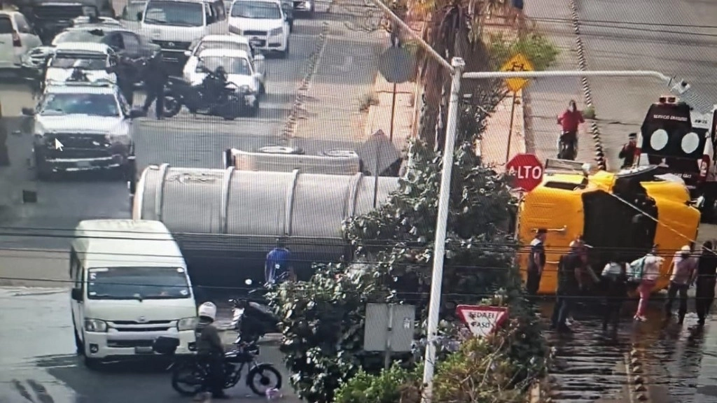 Ya se investigan las causas del accidente. Foto La Jornada