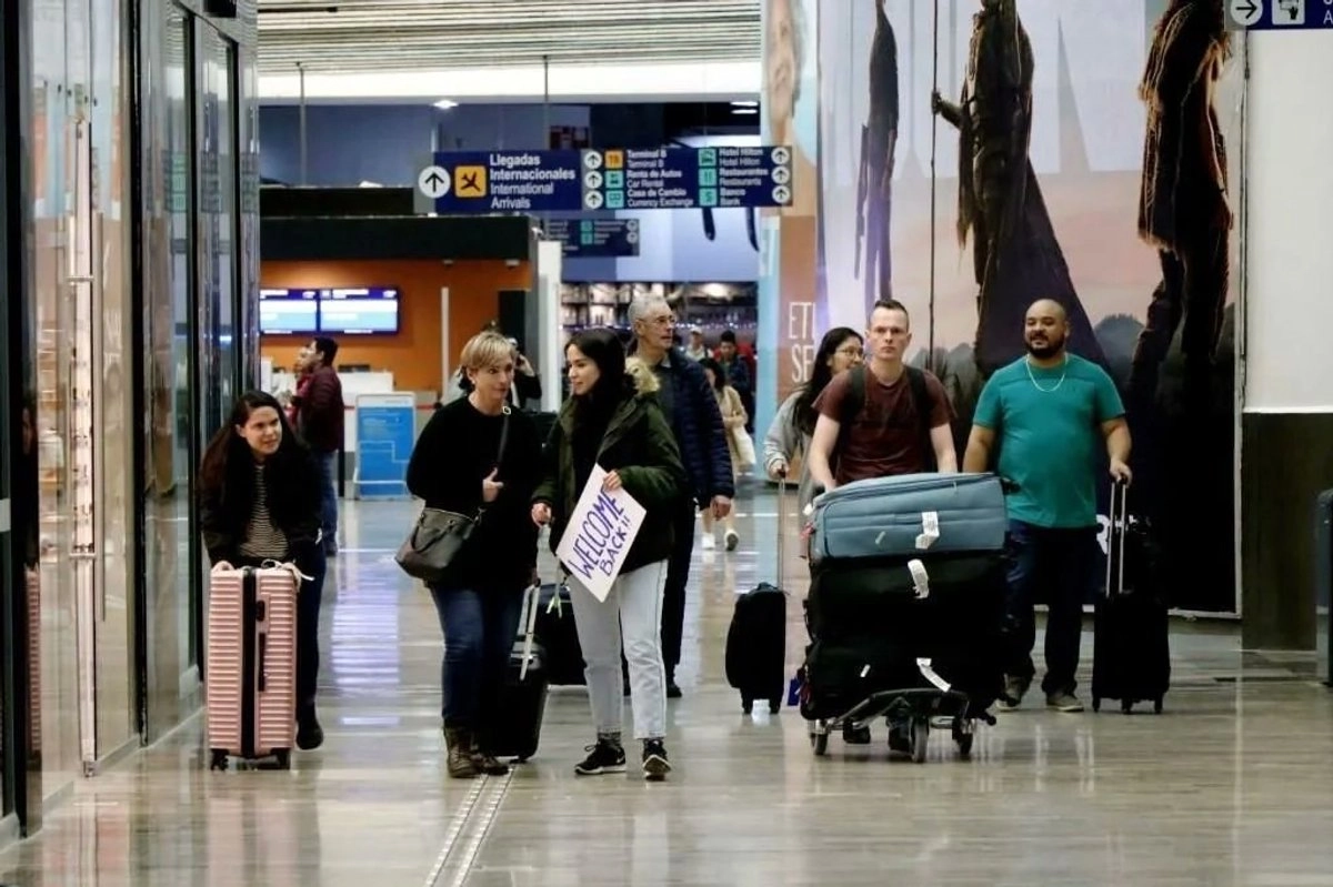 Usuarios del Aeropuerto Internacional de Nuevo León. Foto tomada de 
