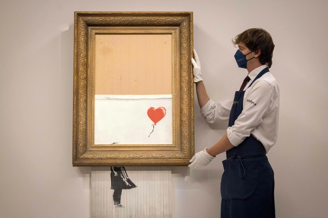 ‘El amor está en la papelera’ antes llamado ‘Chica con globo’ será subastado por la casa Sotheby´s el próximo 14 de octubre. Foto Afp