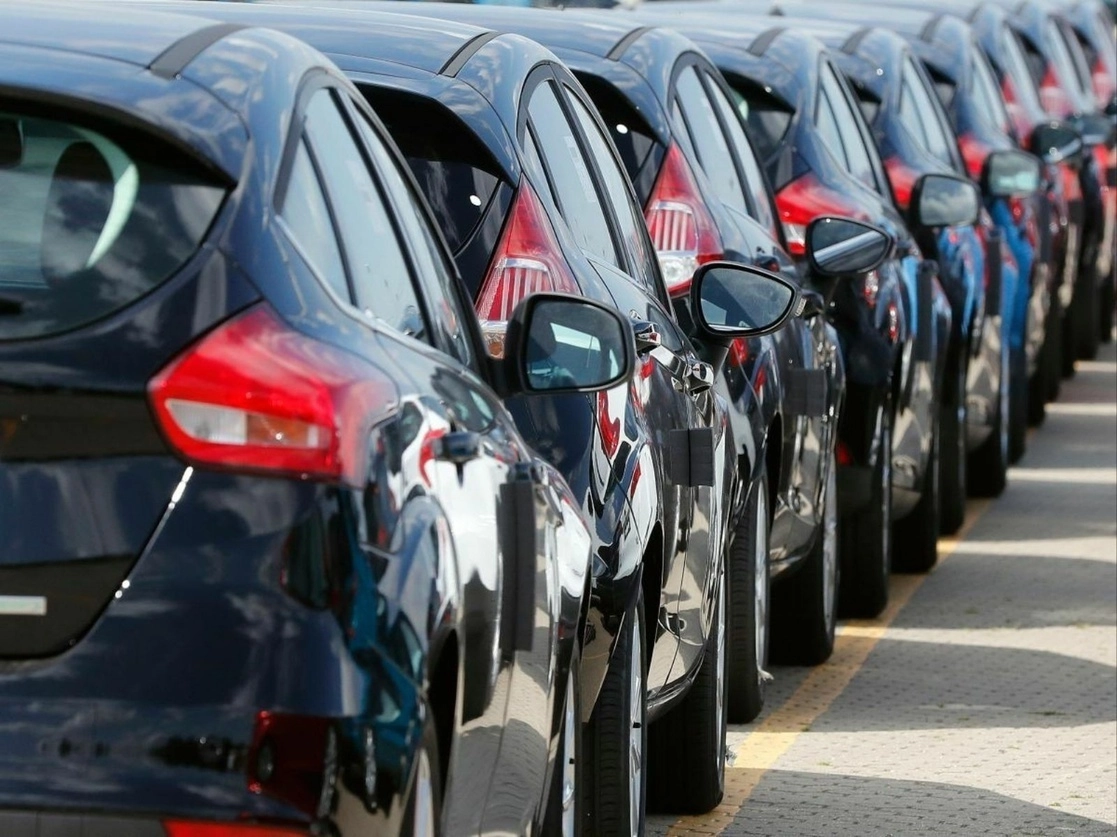 La industria automotriz en México aumentó el número de ventas de vehículos ligeros en octubre con respecto al mes previo y frente al mismo periodo de 2021, pero continuó sin cubrir la comercialización que registró antes de la pandemia. Foto Ap / Archivo