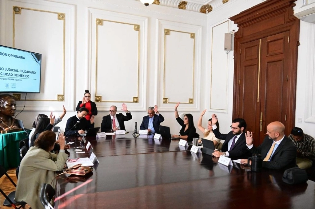 Luego de varios intentos, cambios de opción de los consejeros en favor de alguno de los aspirantes a integrar la terna y un receso, se suspendió la sesión. Foto ‘La Jornada’