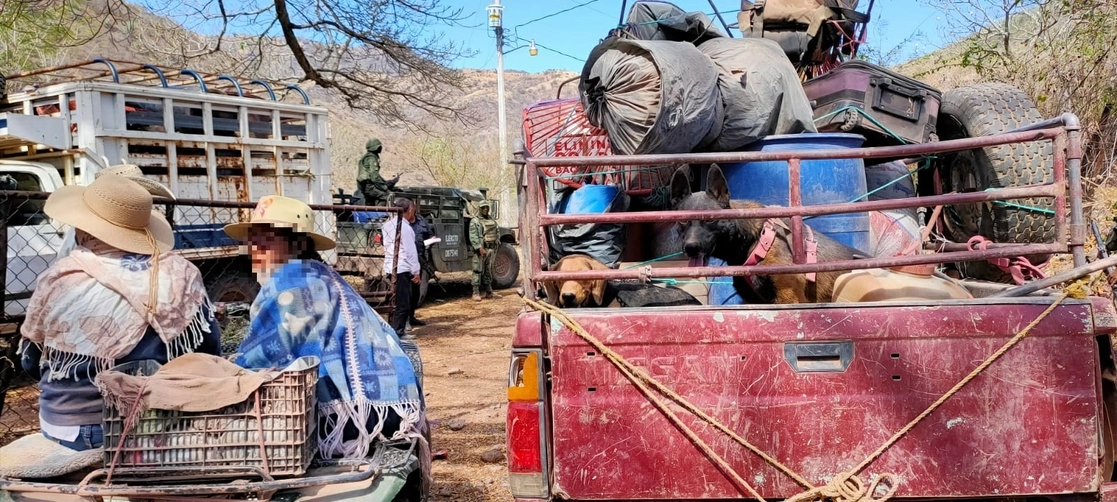 Hace dos semanas, alrededor de 203 personas de 55 familias regresaron a la comunidad de Zihuaquio, en Tierra Caliente de Guerrero. Foto Sergio Ocampo / Archivo
