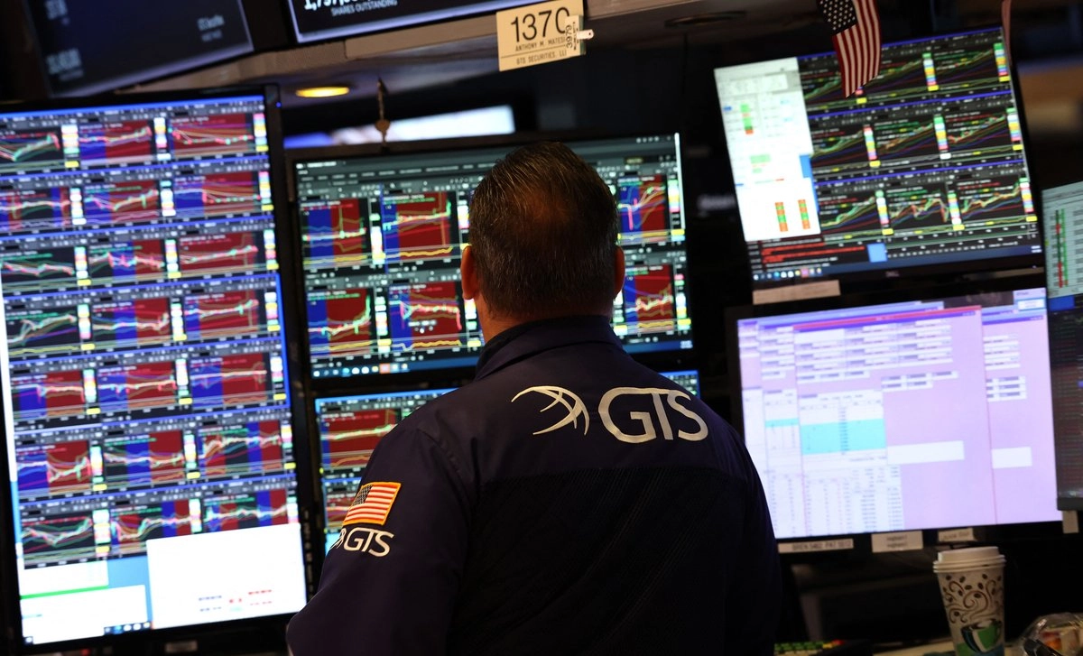 En Wall Street el Promedio Industrial Dow Jones caía un 1,15 por ciento, a 45.826,67 puntos; el S&P 500 cedía un 1,62 por ciento, a 6.626,05 puntos; y el Nasdaq Composite se hundía un 2,28 por ciento, a 22.496,64 puntos. Foto 