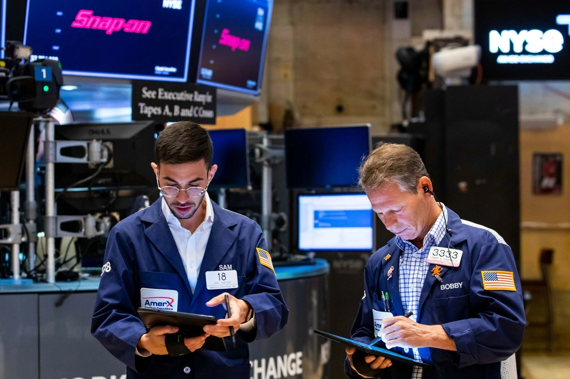 Analistas prevén una segunda subida de medio punto porcentual de las tasas de interés como una medida para tratar de contener la inflación de la mayor economía del mundo. Foto Ap