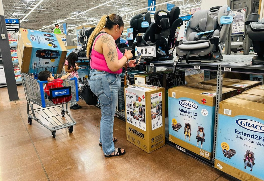Compras en un Walmart de Rosemead, California, el 11 de abril de 2025. Foto 