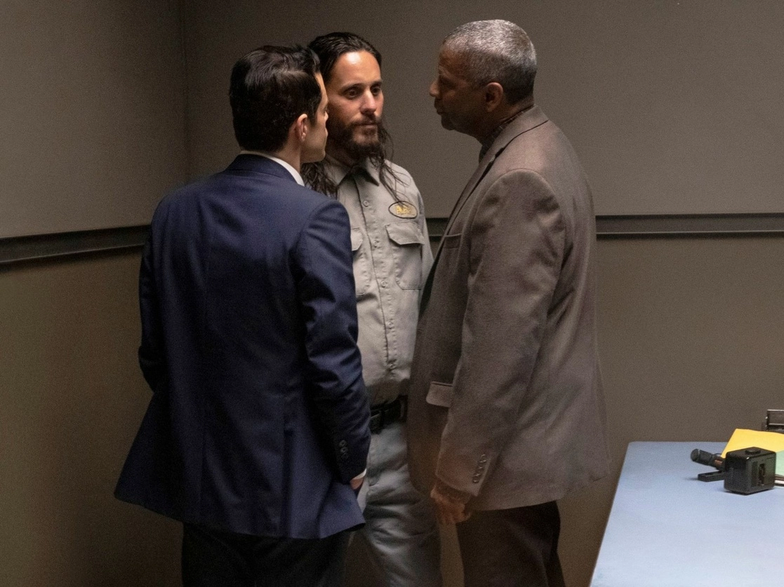 De izquierda a derecha, los actores Rami Malek, Jared Leto y Denzel Washington en una escena de la película 'The little things'. Foto Ap