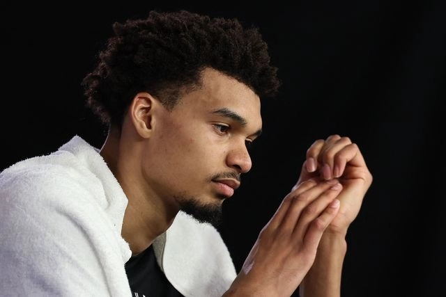 Wembanyama, de 21 años, principal figura del equipo texano, fue diagnosticado con la dolencia después de su participación en el Juego de las Estrellas de la NBA. Foto Afp